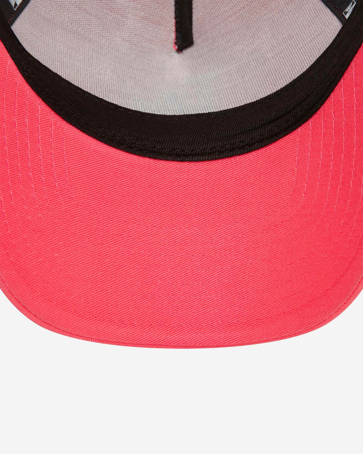 S5692479_650cl004